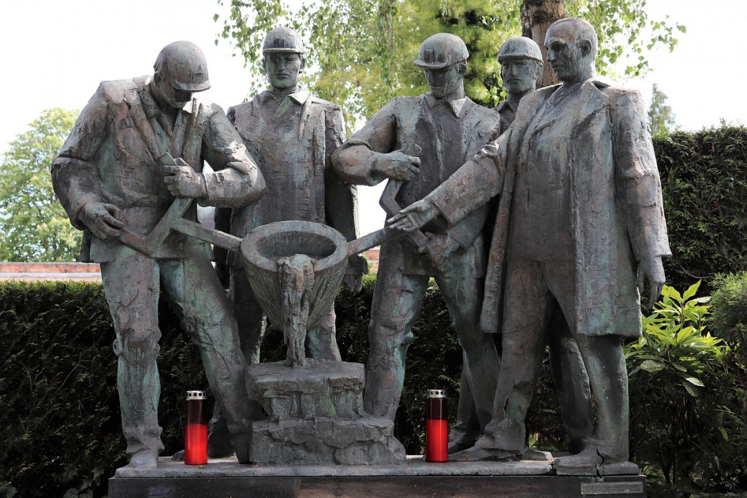 steel-worker-monument-pixabay_Goran Horvat