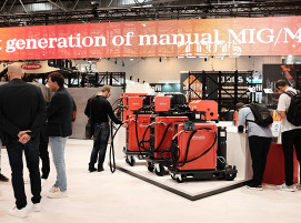 Fronius präsentiert auf der SCHWEISSEN & SCHNEIDEN 2025 in Essen innovative Schweißlösungen: die neue Fortis-Serie, den Velocity Assistant Velo und 20 Jahre CMT.